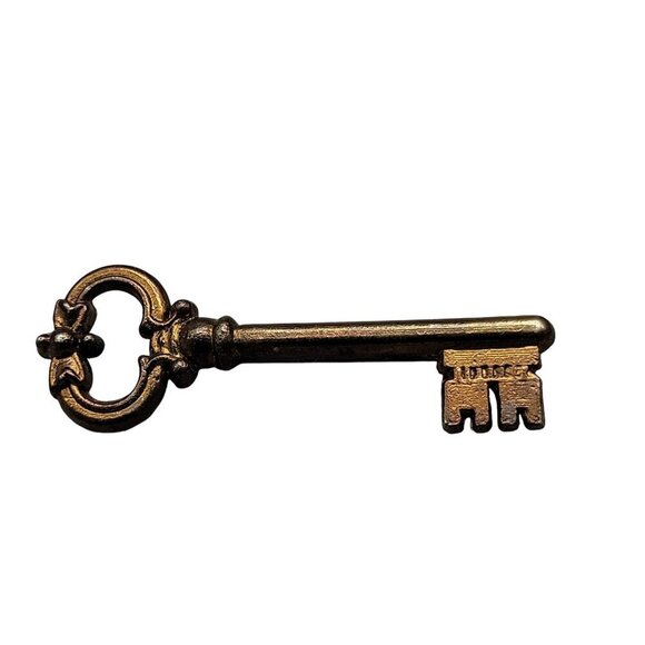 Antique Brass Skeleton Key Brooch Victorian C Clasp Unmarked - Picture 1 of 11